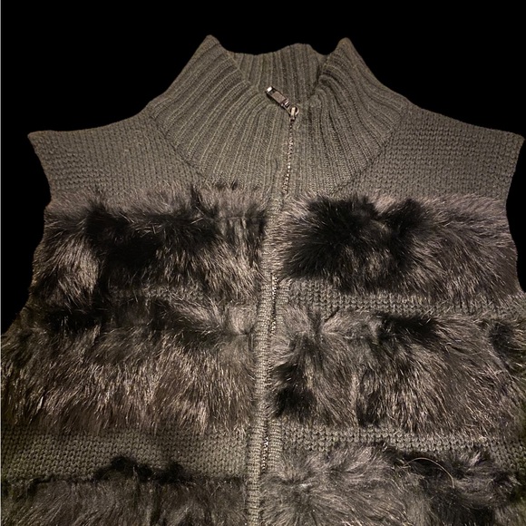 Black full zip vest with real rabbit fur - Picture 5 of 5